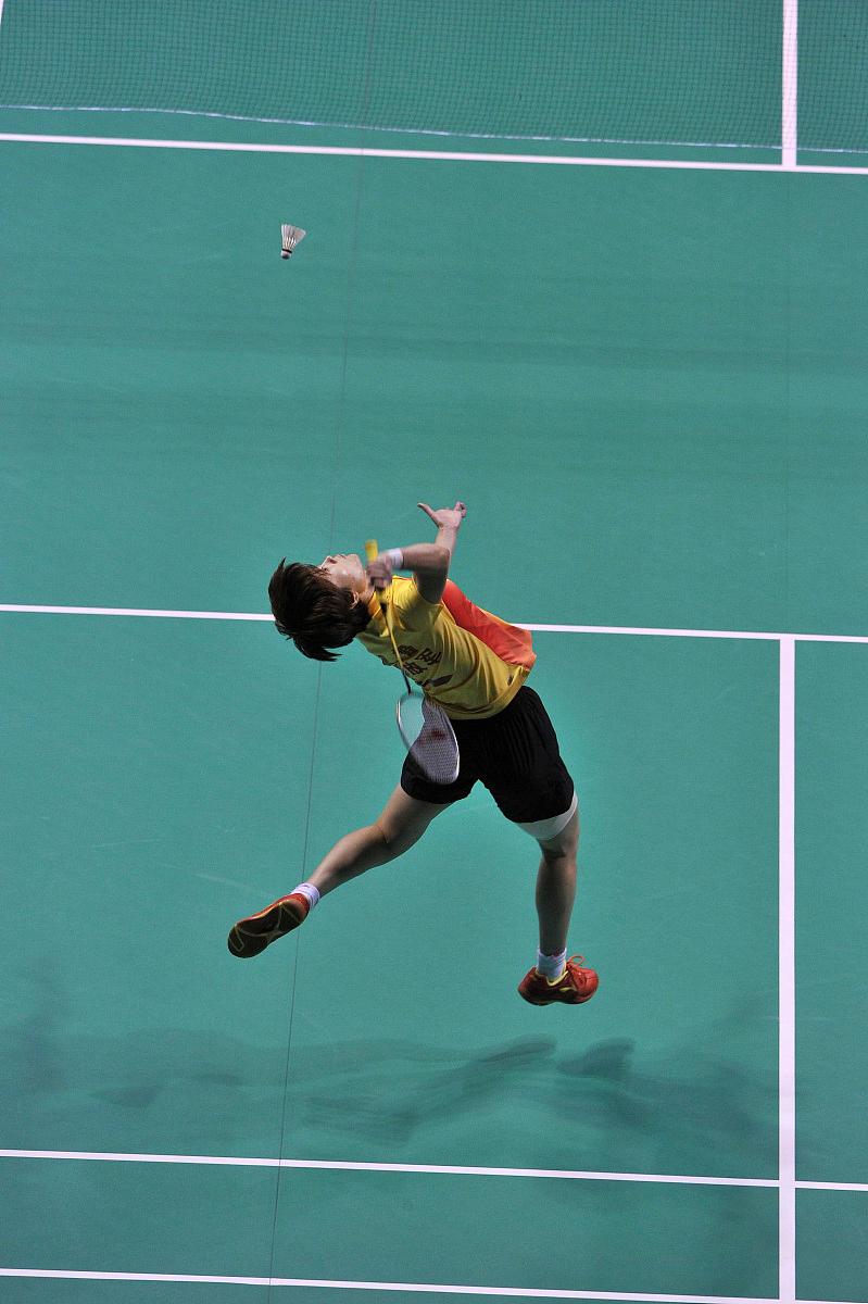 羽毛球惊险逆转取胜，粉丝狂欢不已