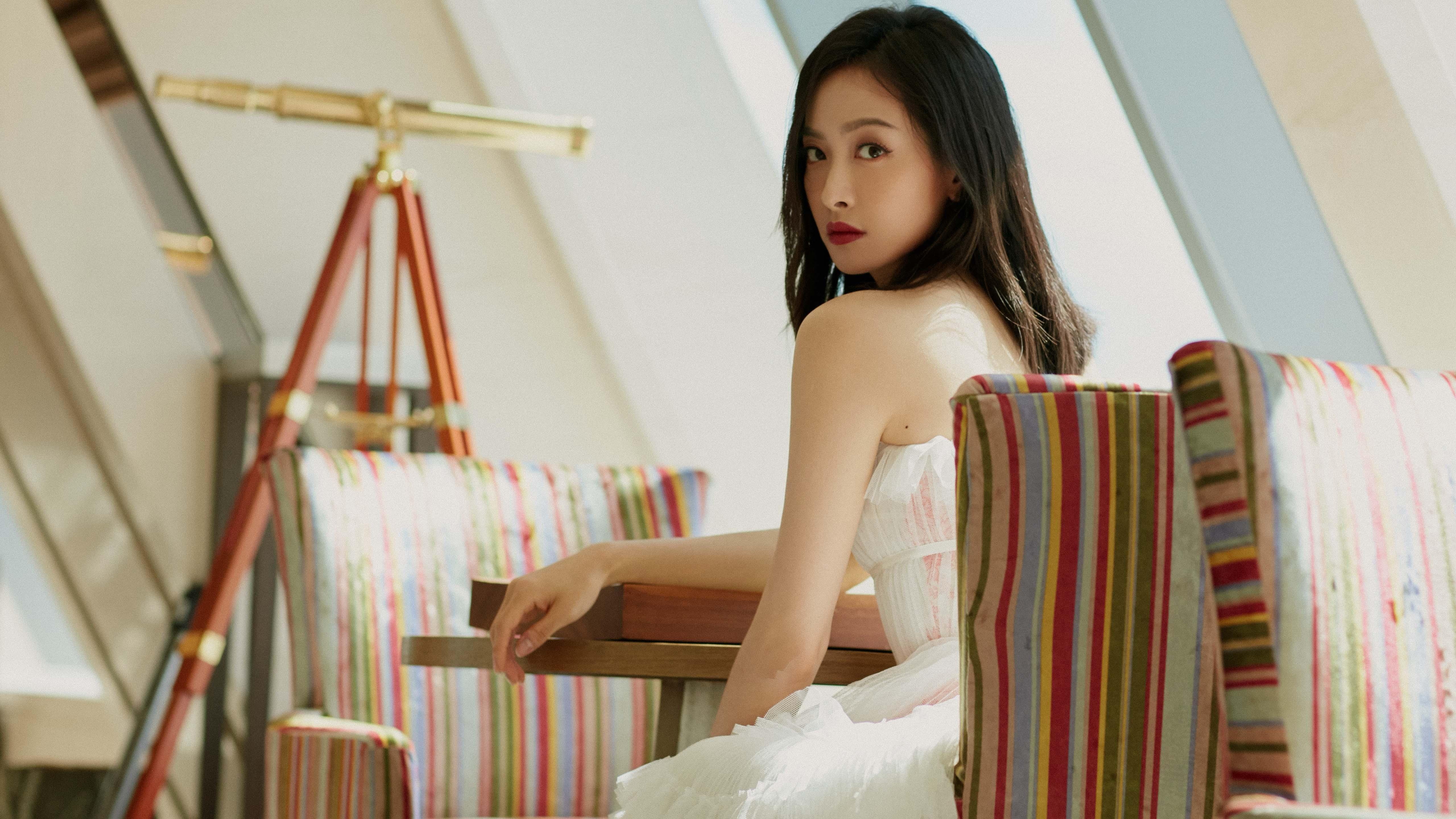 蓝色工装逆袭橙色贵族，哈斯碾压红牛二队，诺里斯上演赛道艺术